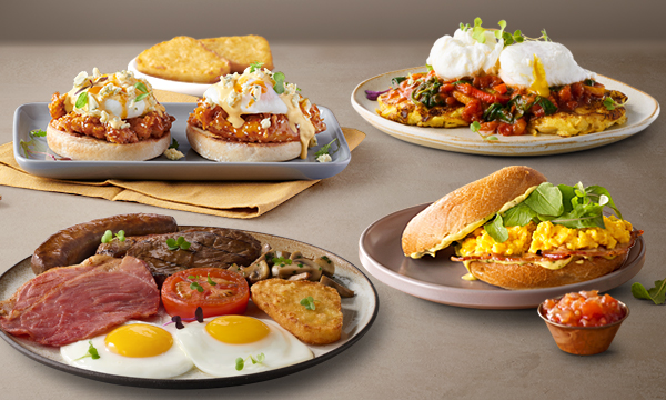 Range of breakfast and brunch meals on the Mugg & Bean Kenilworth Centre menu including the Buffalo Chicken & Blue Cheese Eggs Benedict, Hearty Grill Breakfast, Breakfast Bagel, and Sweet Potato Hash vegetarian breakfast.