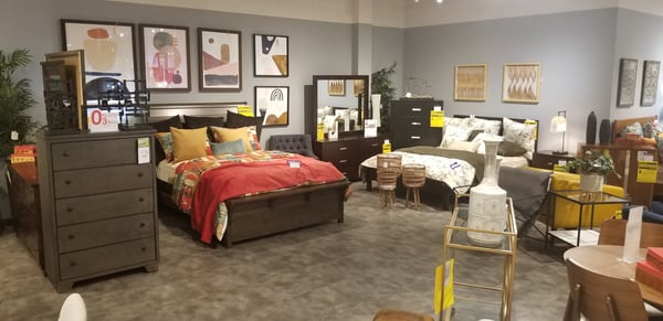 Slumberland Furniture and Mattress Store in Quincy,  IL -  Bedroom Vignette