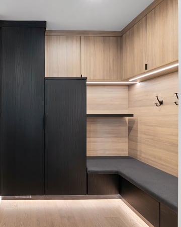 Modern Mudroom with two-tone black and brown color boards