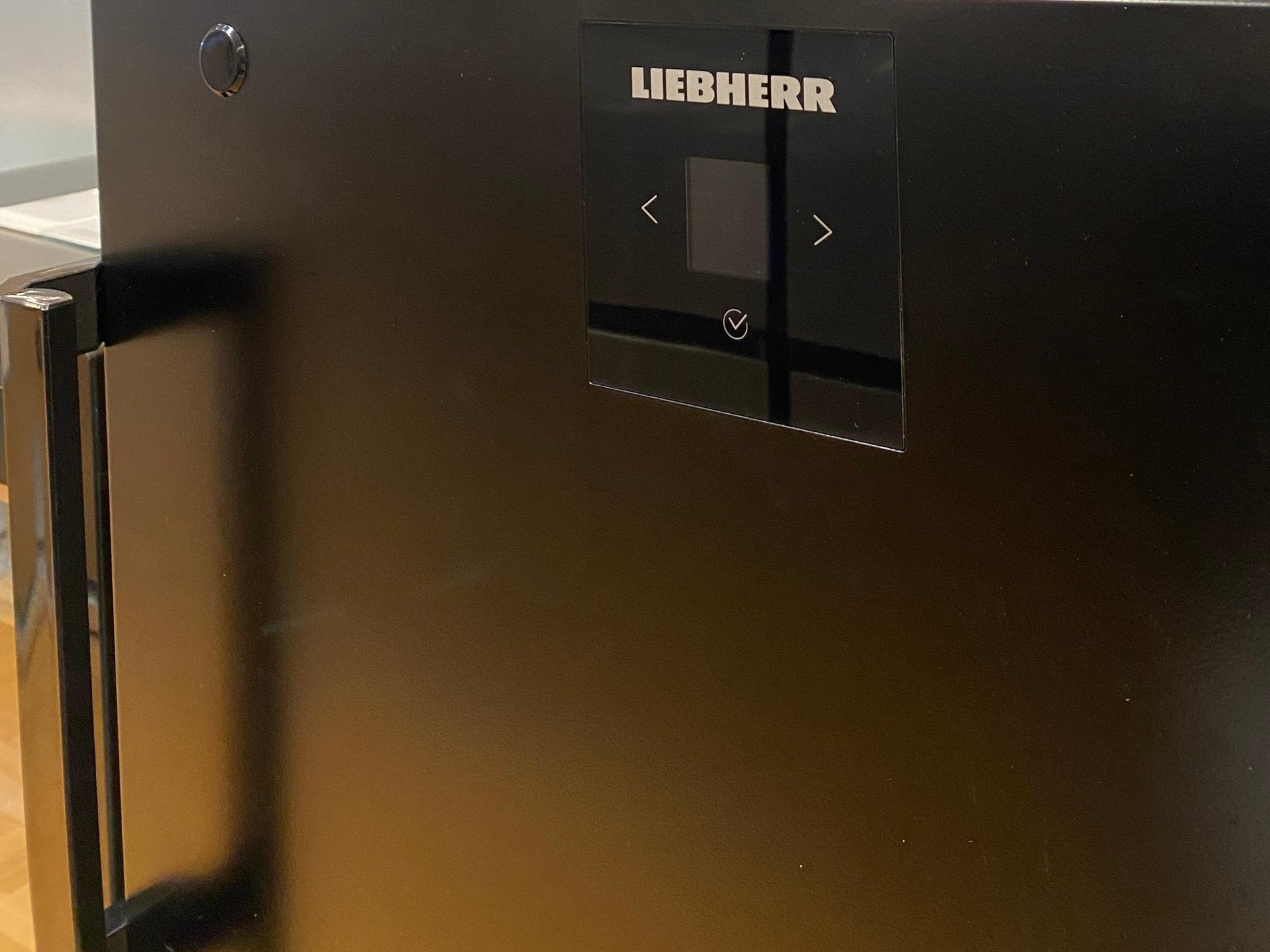 Cave à vin vieillissement Liebherr WKP166 

Réglage température électronique via écran chez Boulanger Troyes-Saint Parres Aux Tertres