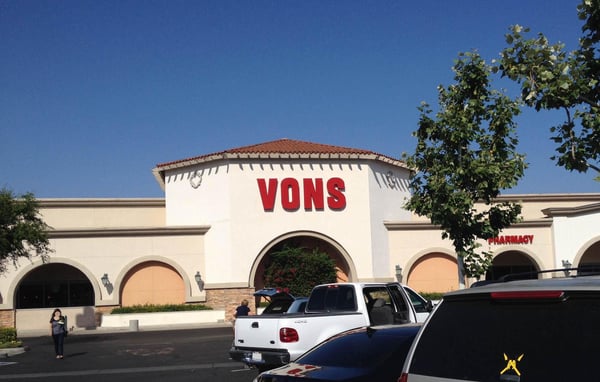 Vons Store Front Picture at 25850 N The Old Rd in Valencia CA