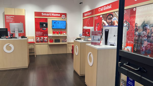 Vodafone Store | Via Po