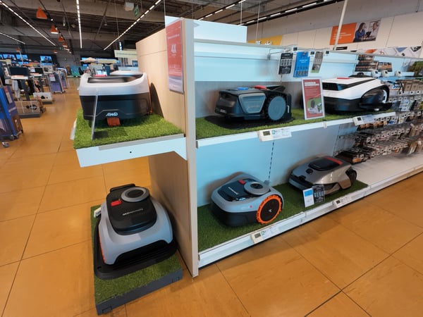 les robots tondeuse dans votre magasin  Boulanger Poitiers - Chasseneuil Du Poitou