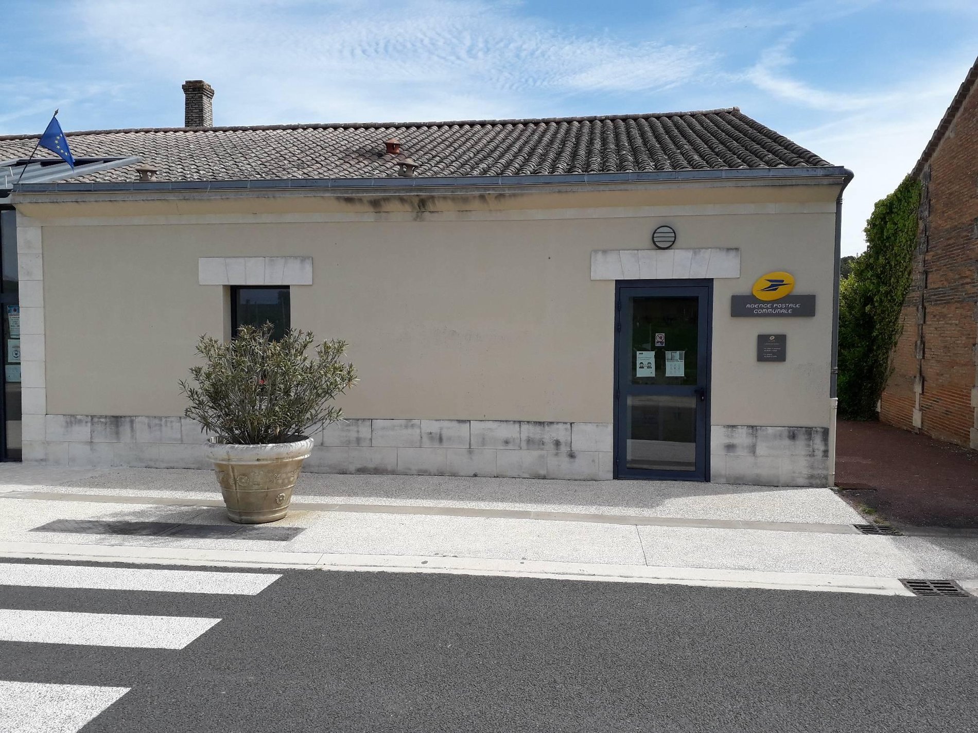 La Poste Agence Communale ST MARTIN DE COUX Mairie (17360) La Poste