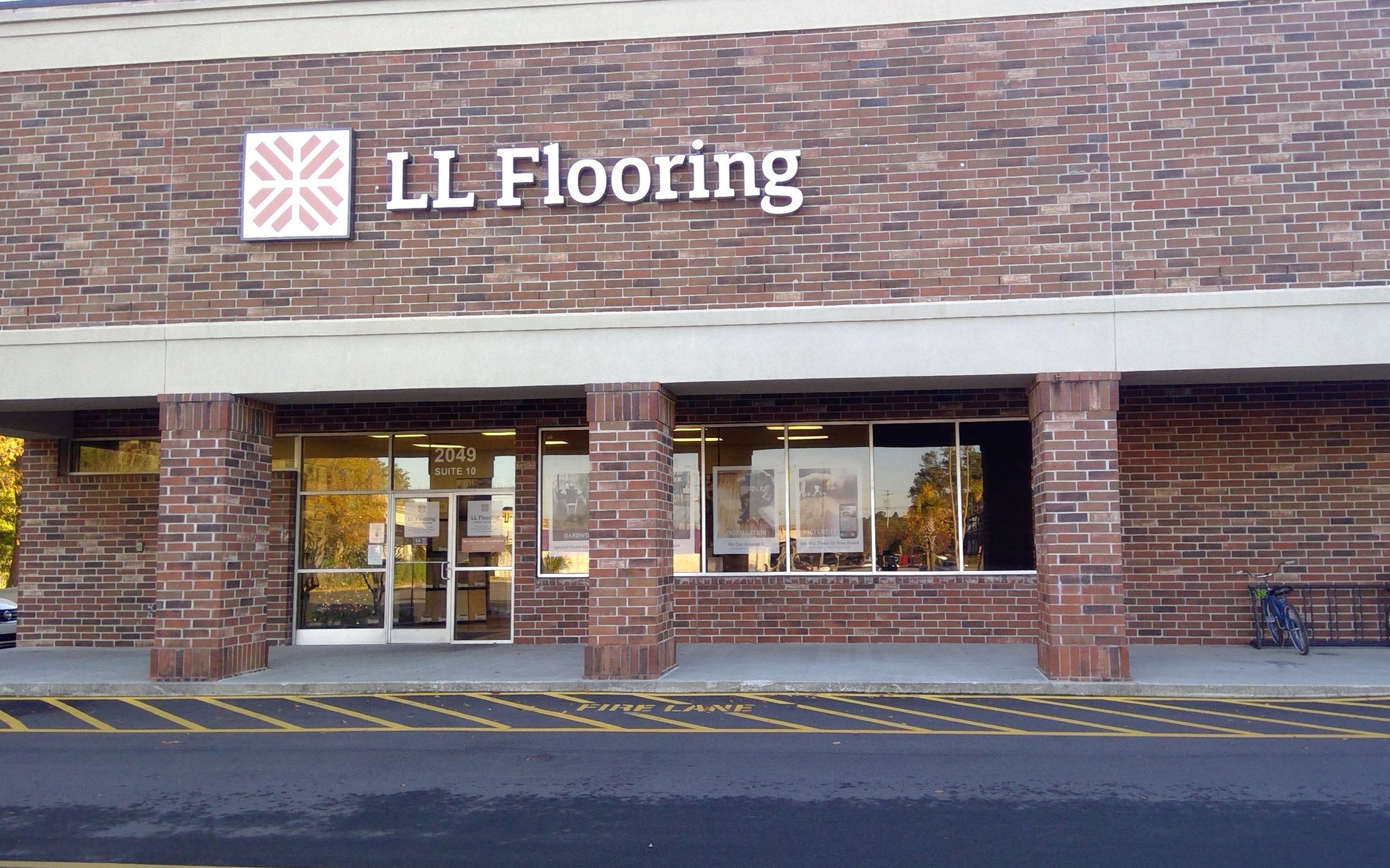 LL Flooring #1041 Charleston | 2049 Savannah Highway | Storefront