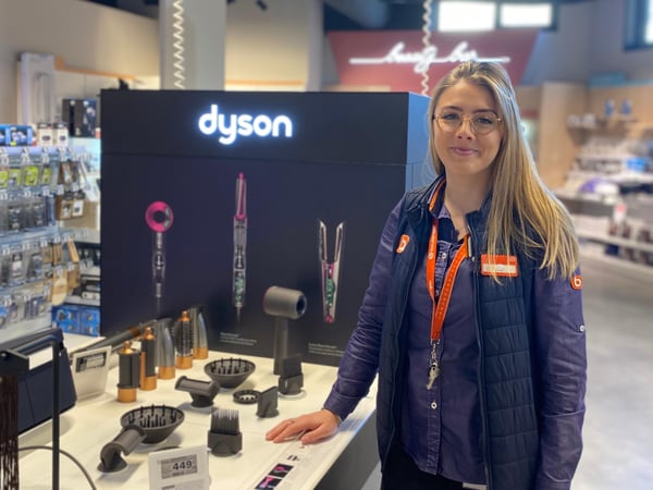 Manon conseillère de ventes en électroménager et referente de la marque Dyson du magasin Boulanger Aix-en-Provence