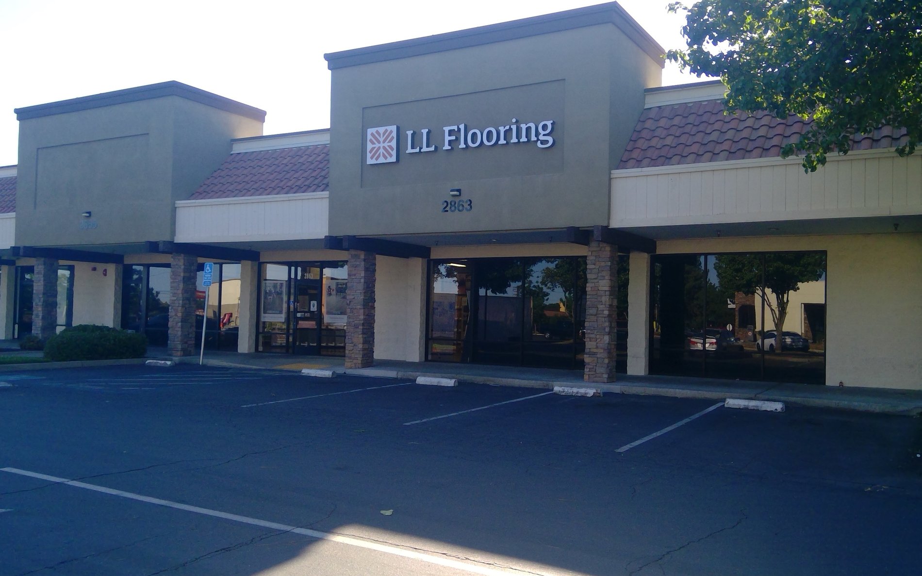 LL Flooring #1034 Rancho Cordova | 2863 Zinfandel Drive | Storefront