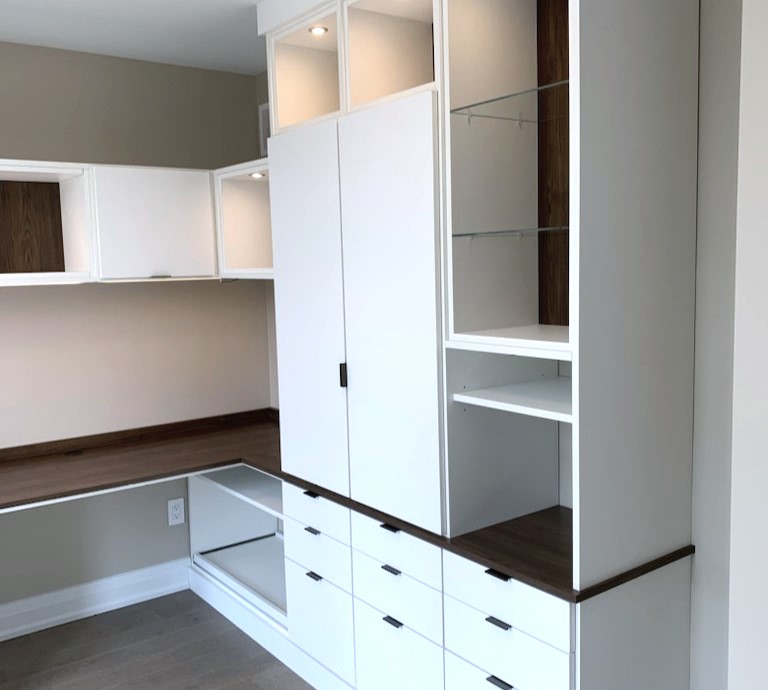 A clean home workspace for multiple people to use