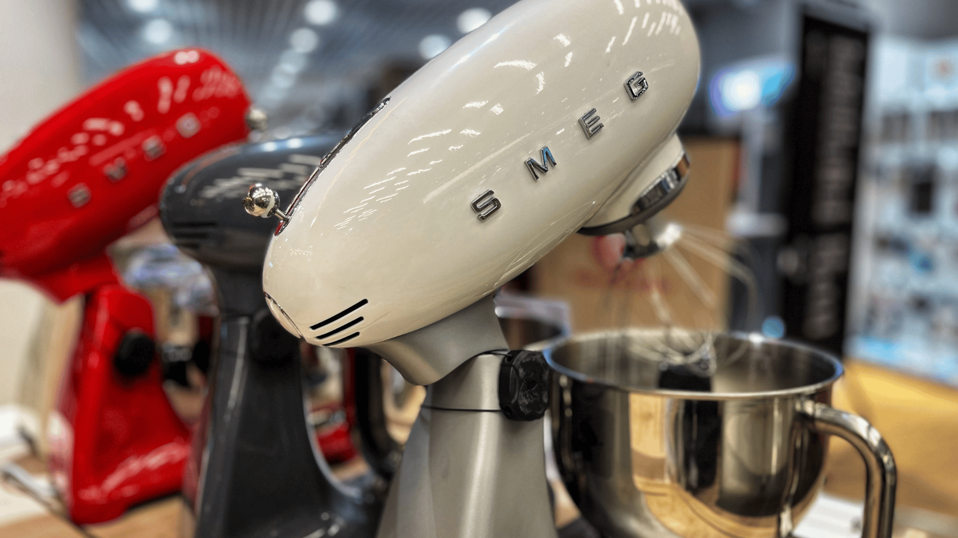 Robot pâtissier Smeg chez Boulanger Nice Cap 3000