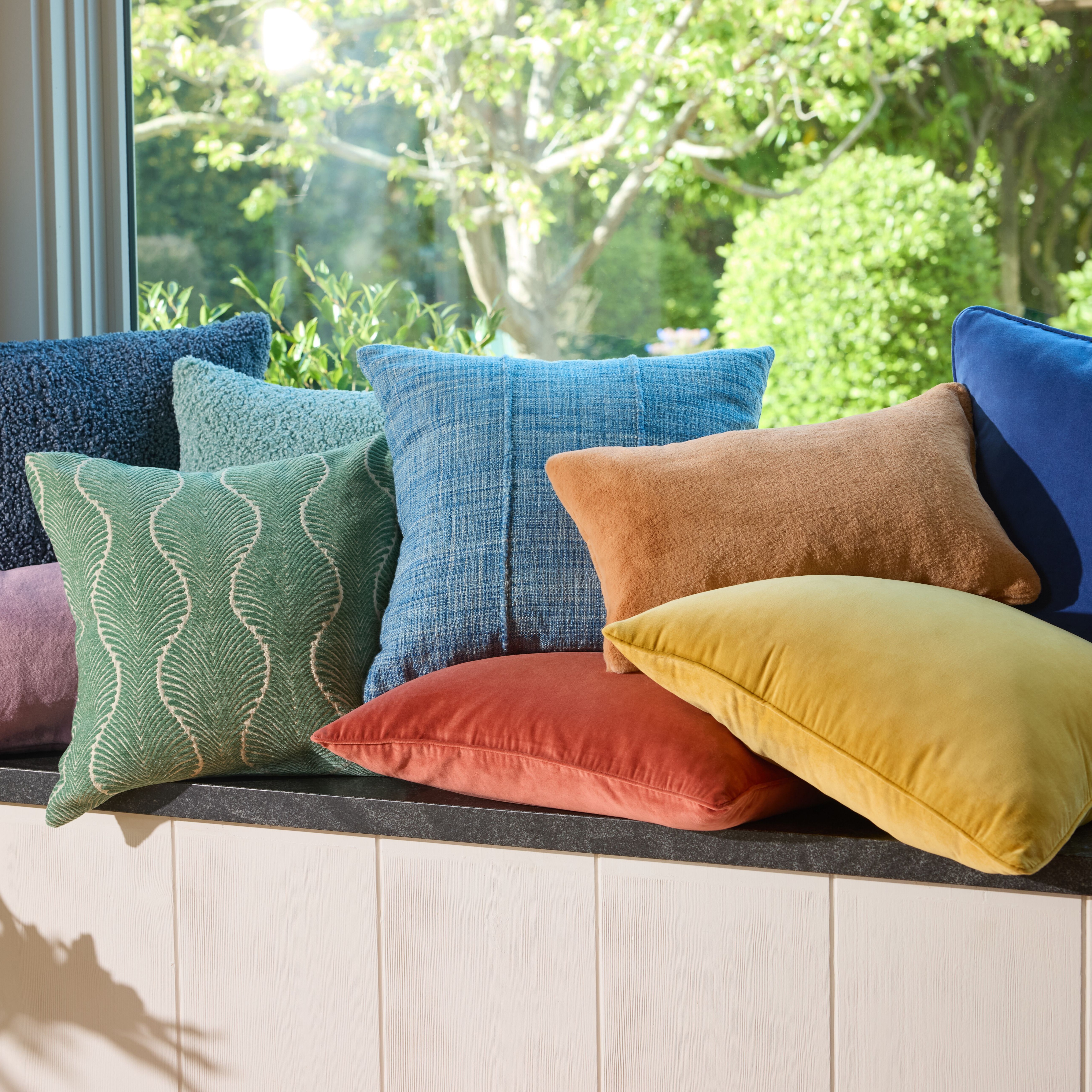 D&eacute;cor & Pillows