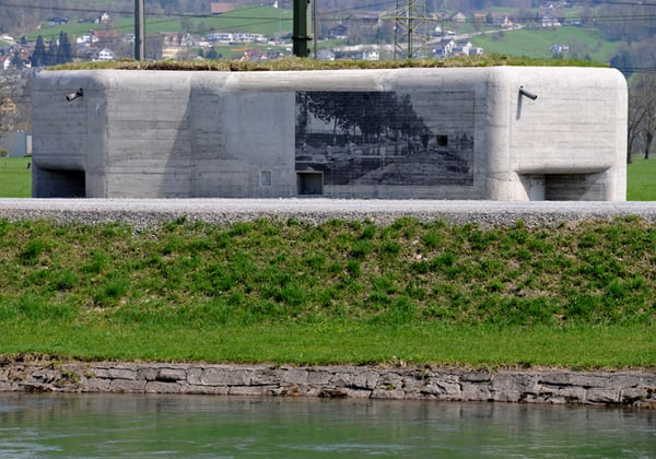 Bunkerbeschriftung in Schablonentechnik am Linth - Escher Kanal