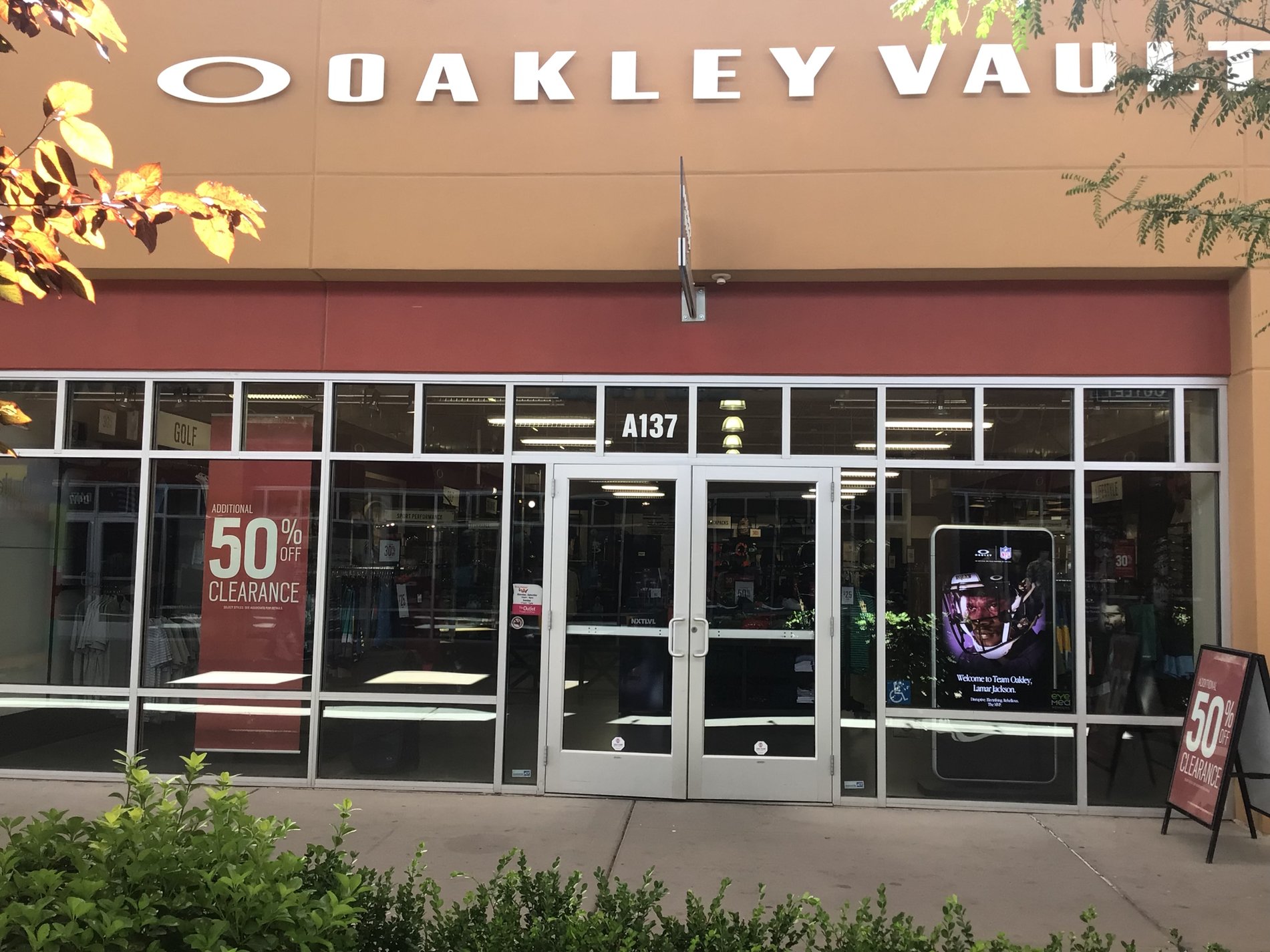 Oakley Vault, 3226 Livermore Outlets Dr, Ste 677, San Francisco Premium  Outlets, Livermore, CA, Sunglasses - MapQuest