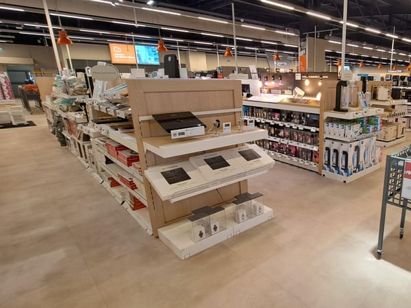 Montre connectée et pèse personne Withings, ampoule Philips Hue à Boulanger Publier-Thonon.