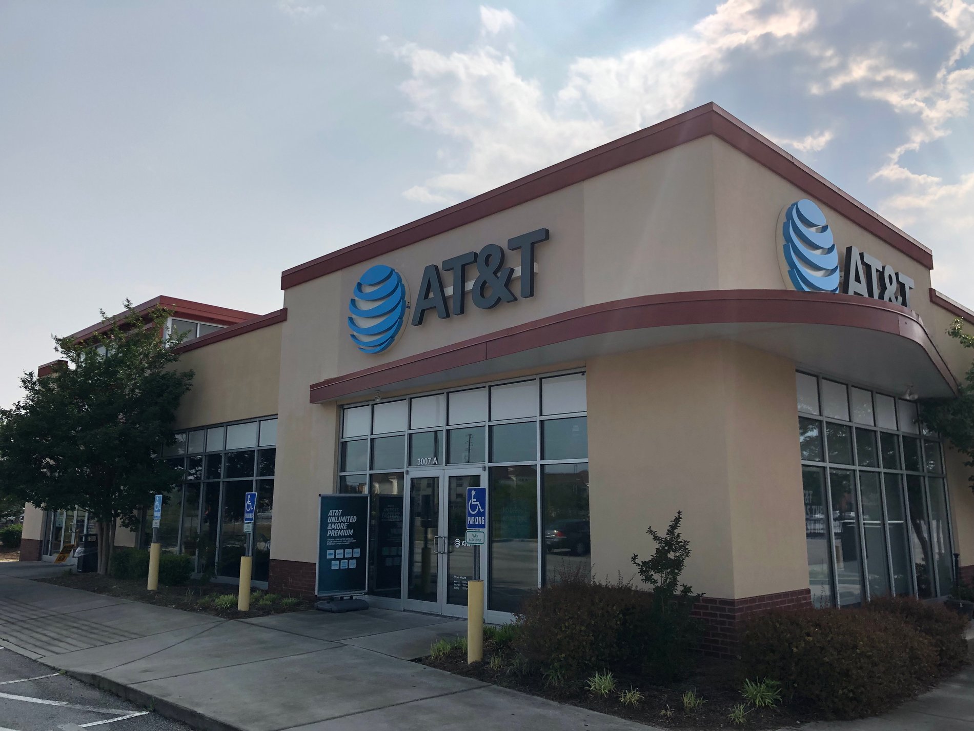 AT&T Store The Plaza at Magnolia Florence, SC Get the new iPhone 11!