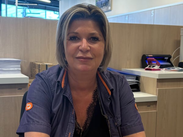 Carine, conseillère service client chez Boulanger Villebon