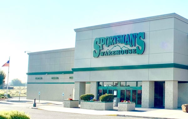 The front entrance of Sportsman's Warehouse in Kennewick