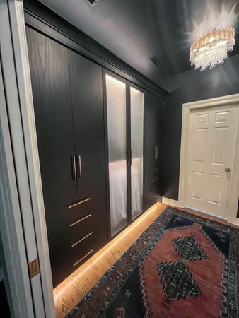 "His" reach-in closet Shadow Black