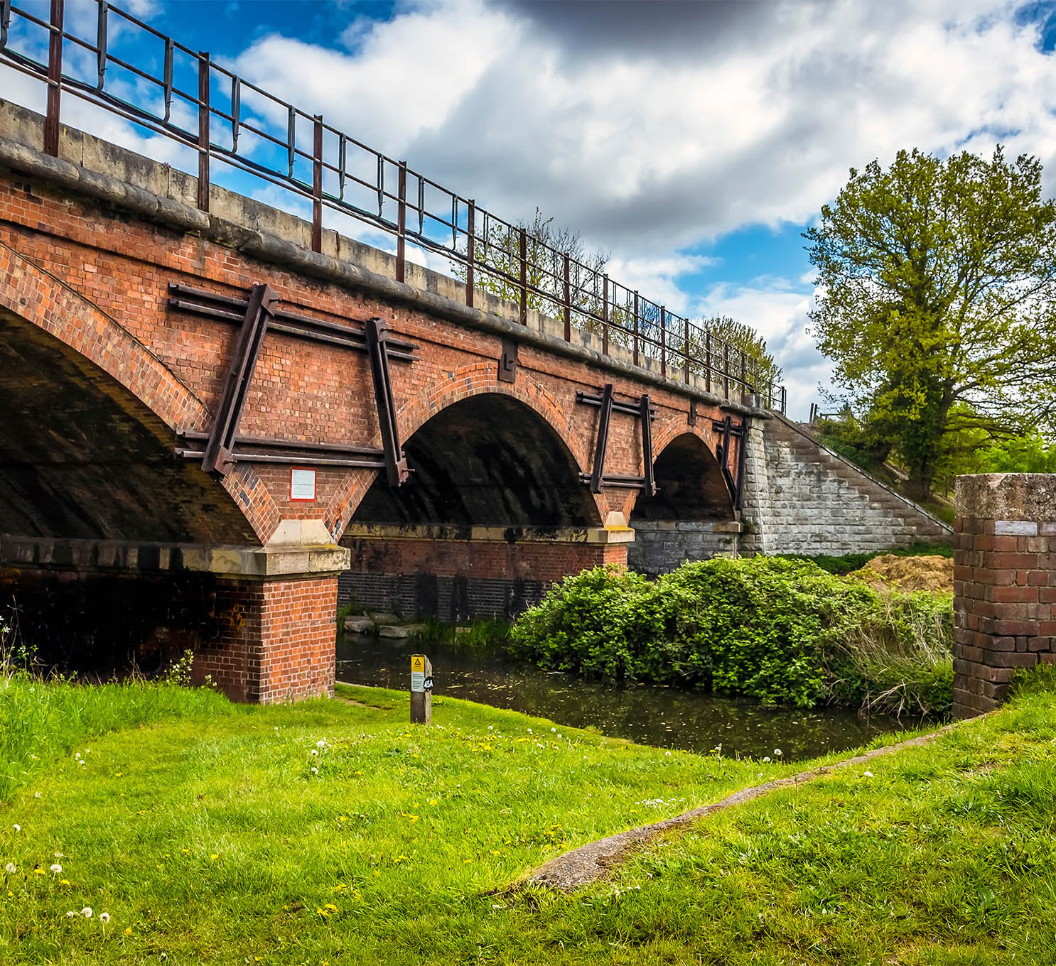 Manton railway viaduct over the Chesterfield canal