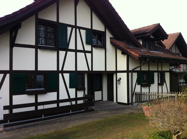 Maler Steinauer GmbH: Fassade Riegelhaus, Wangen