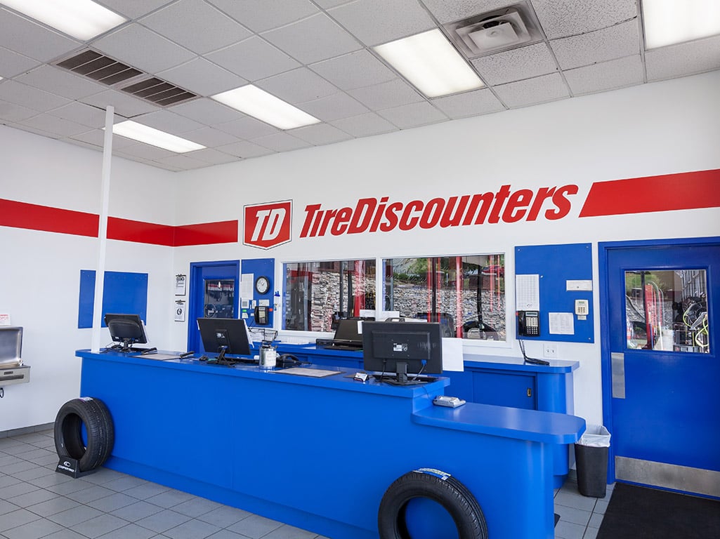 Tire Discounters Ft. Wright tires, alignment, brakes, autoglass in