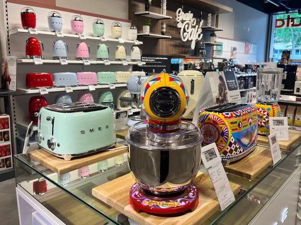 Grille pain, cafetière et robot pâtissier SMEG au  Boulanger Aix en Provence proche de Puyricard, Venelles et Pertuis, Aix-les-milles et Rousset