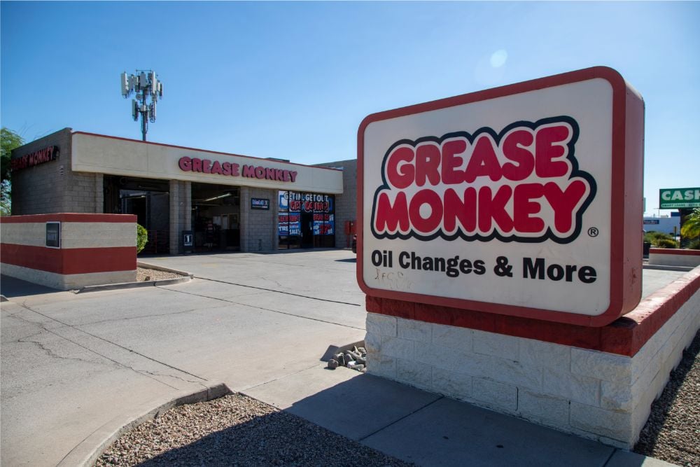 photo of main enterence to Grease Monkey Bell Road location in Phoenix, AZ