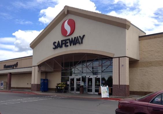Safeway Store Front Picture at 2490 N Highway 99 in McMinnville OR