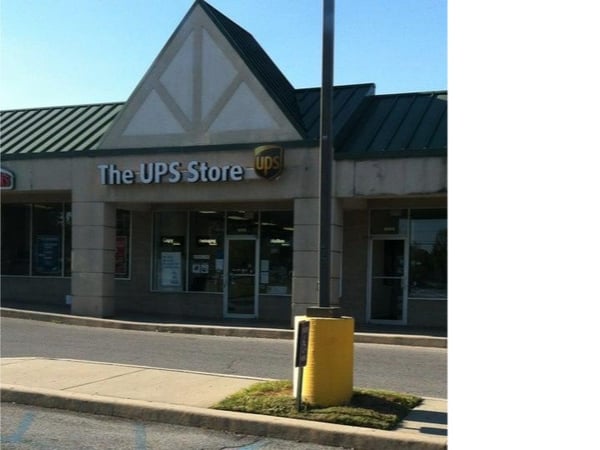 Facade of The UPS Store Newark, Delaware