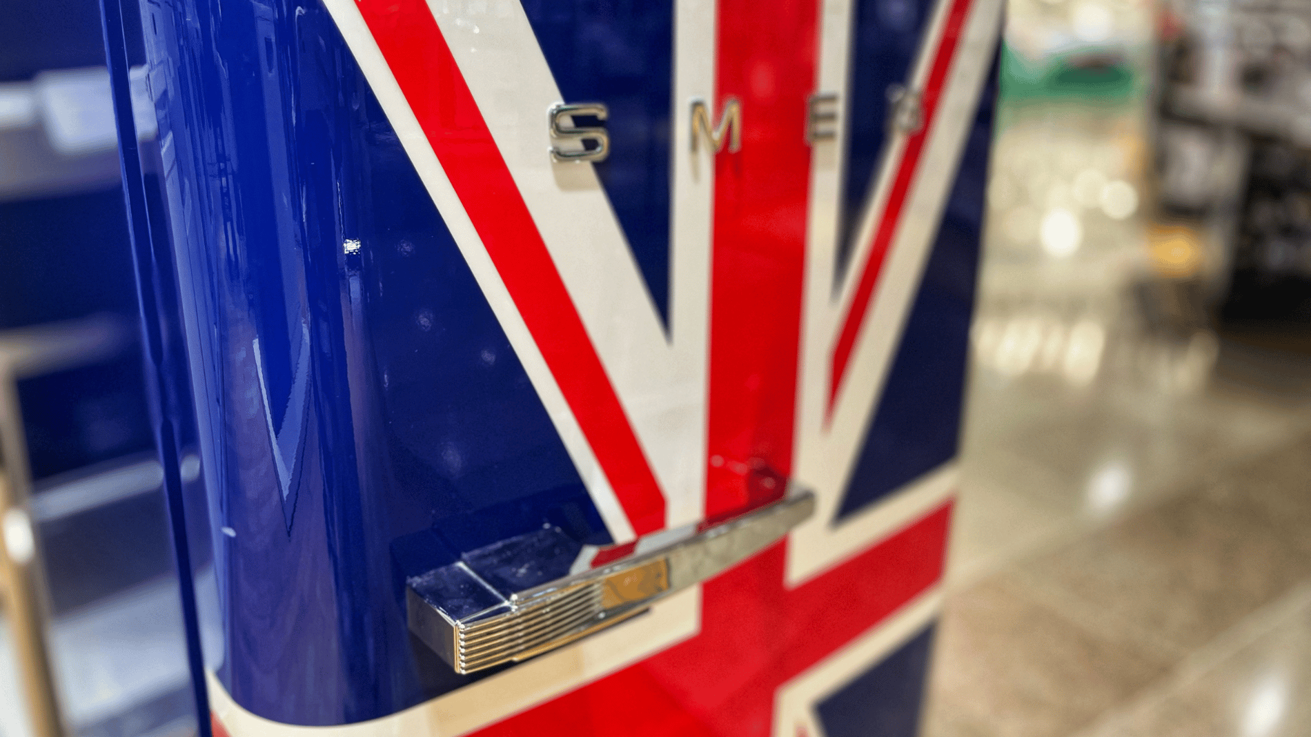 Réfrigérateur une porte Smeg edition limité chez Boulanger Nice Cap 3000