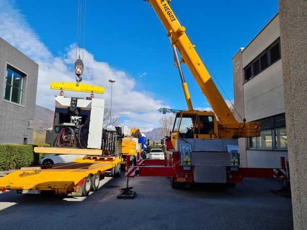 carico camion con autogru