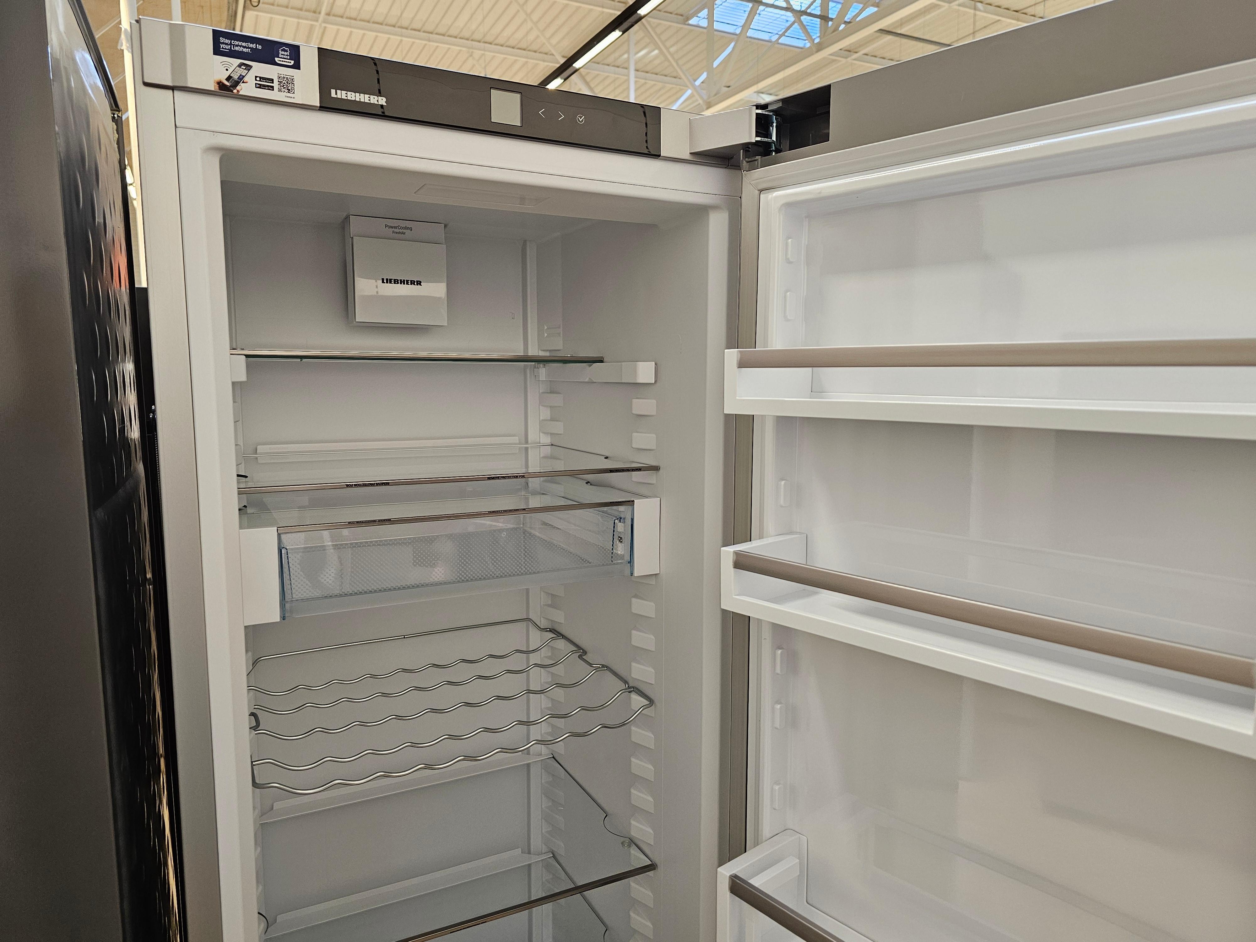 vue intérieure frigo Liebherr à Boulanger La Rochelle Angoulins