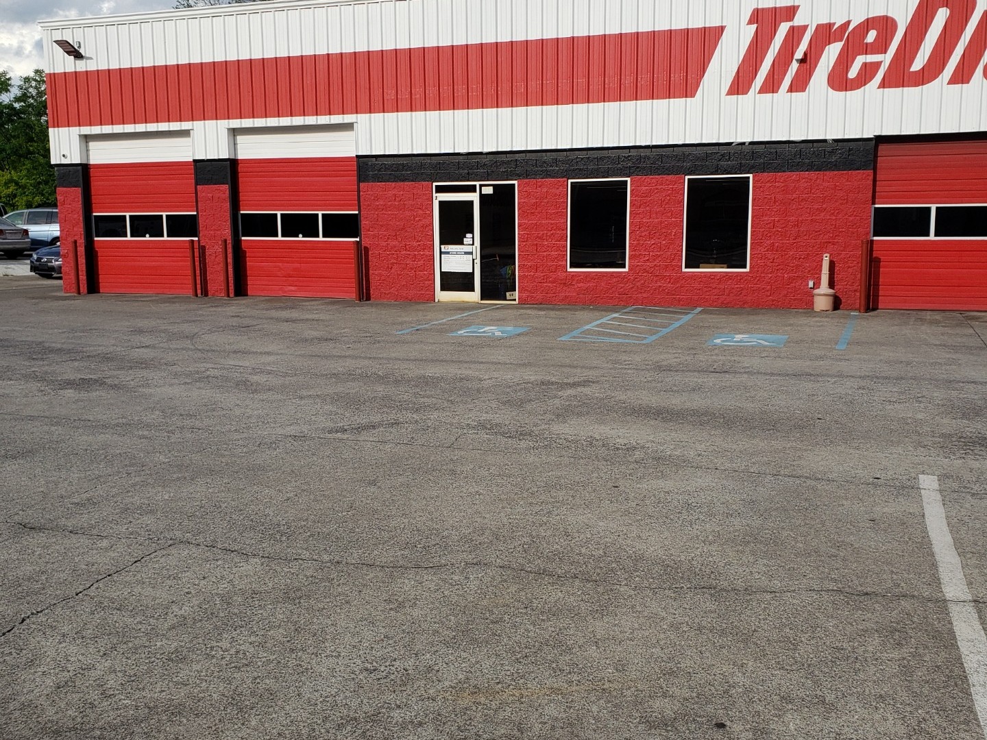 Tire Discounters Thornton Avenue tires, alignment, brakes, autoglass