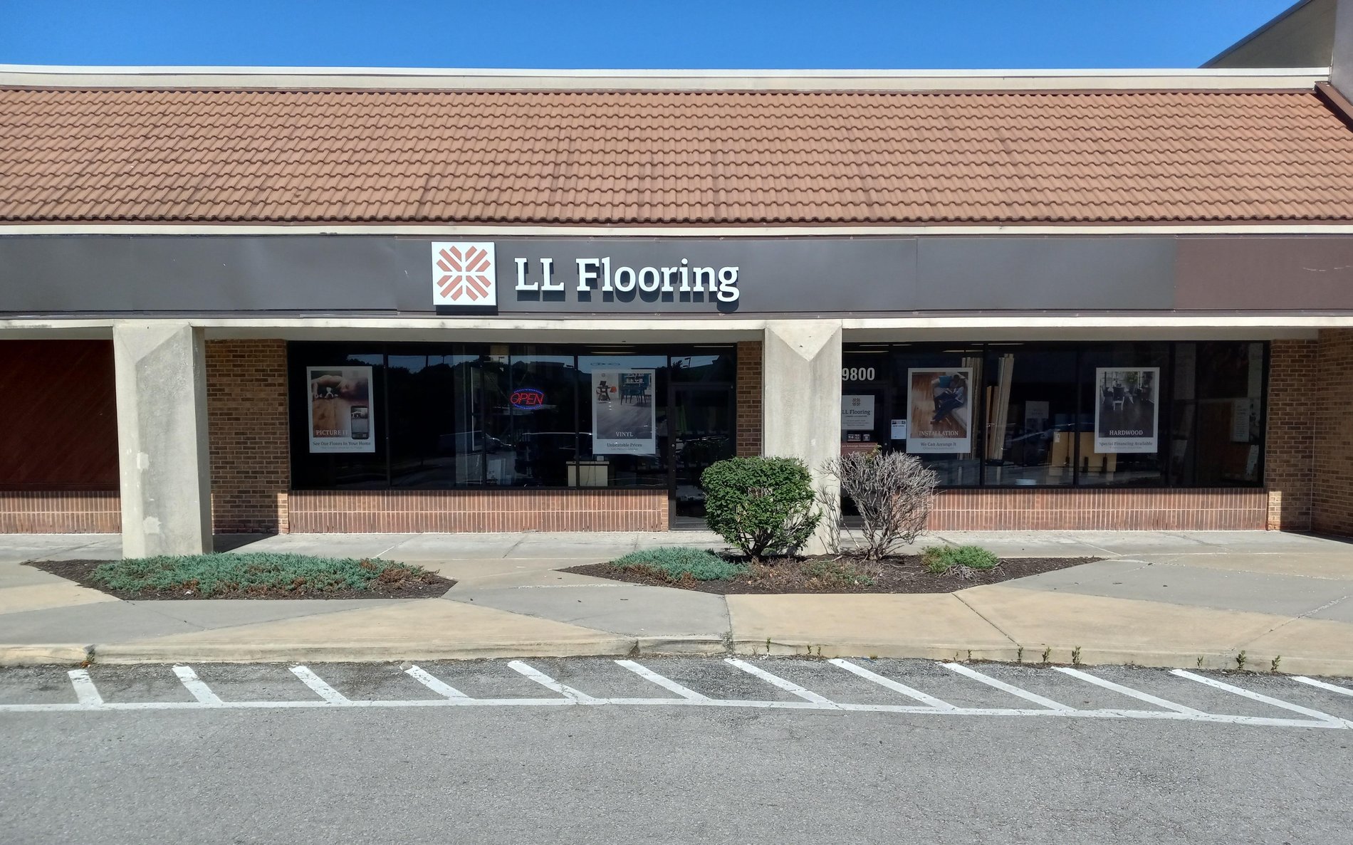 LL Flooring #1039 Lenexa | 9800 Quivira Road | Storefront