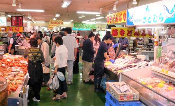 釧路の台所、和商市場で自分だけの海鮮丼を【北海道　釧路和商市場】