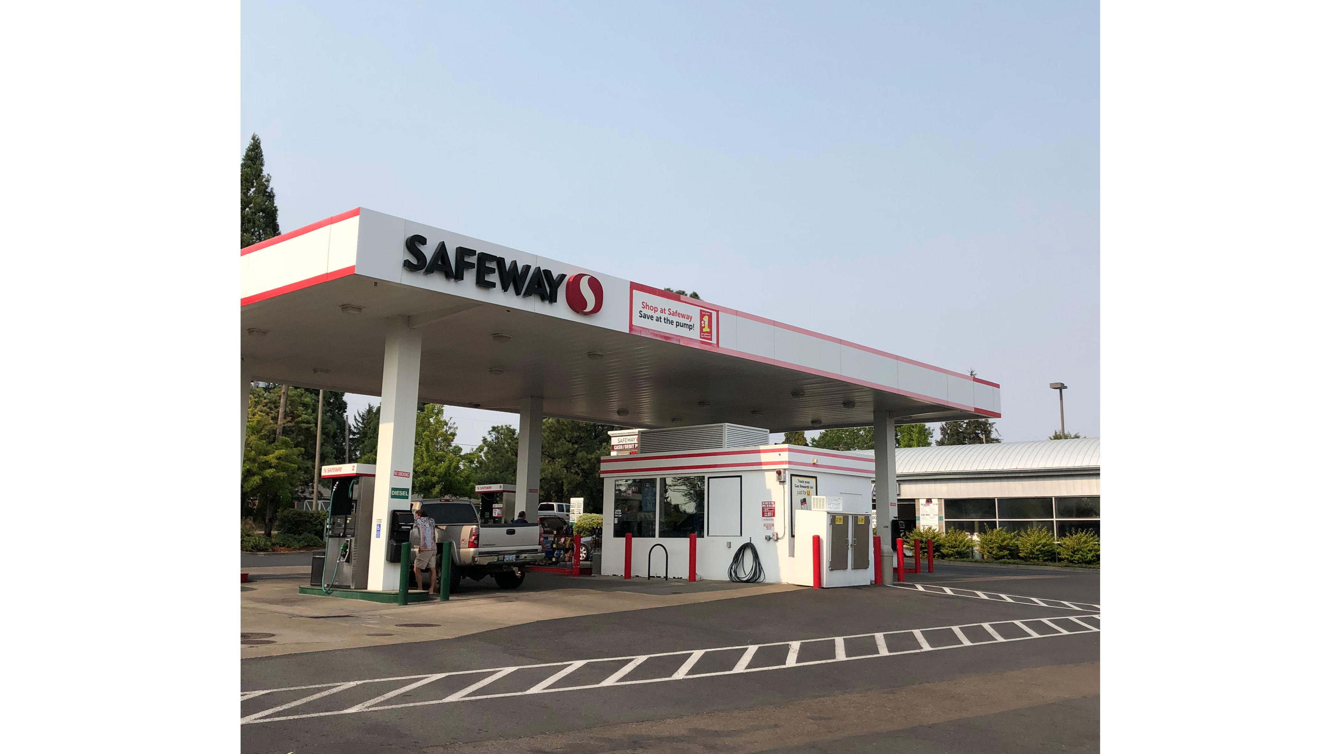 safeway fuel station albany