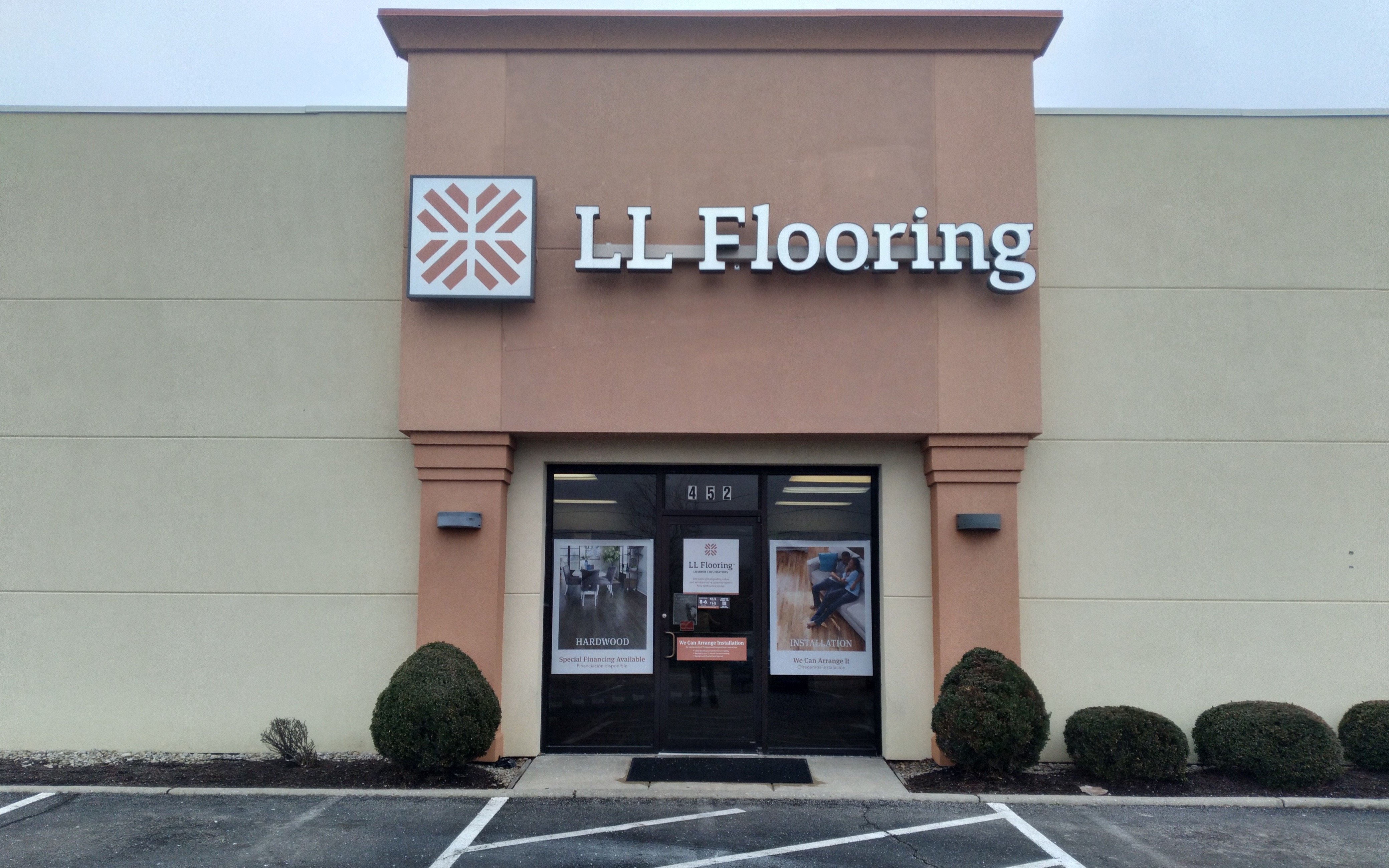 LL Flooring #1114 Dayton | 452 Springboro Pike | Storefront