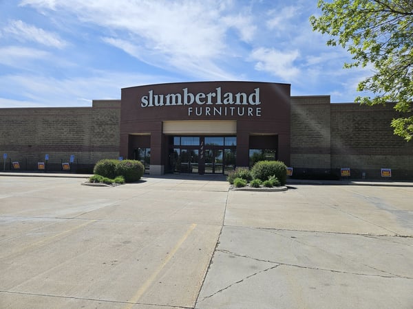 Grand Forks Slumberland Furniture exterior