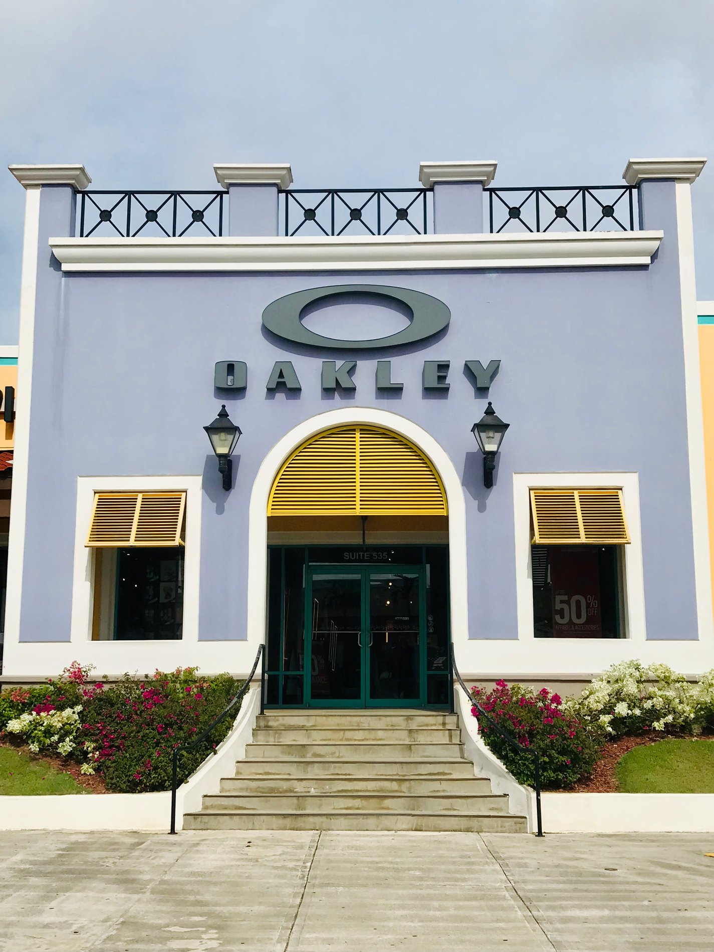 Oakley Vault, 1 Premium Outlet Blvd Barceloneta, PR