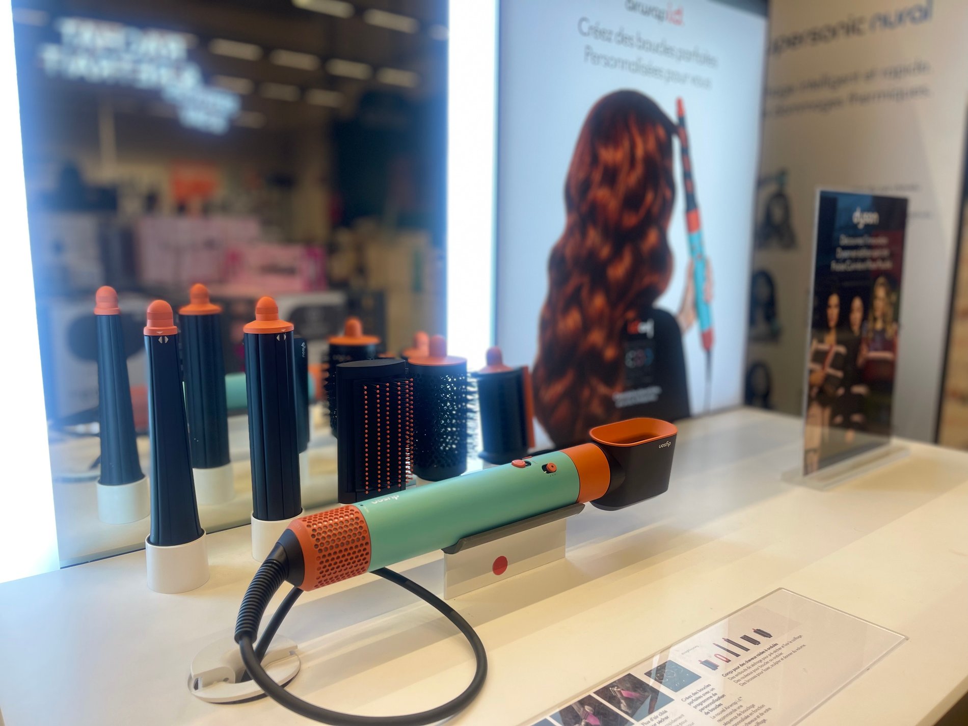 table coiffure dyson nouvel airwrap chez boulanger nantes atlantis saint-herblain