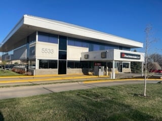 Exterior image of First Interstate Bank in Lincoln, NE.