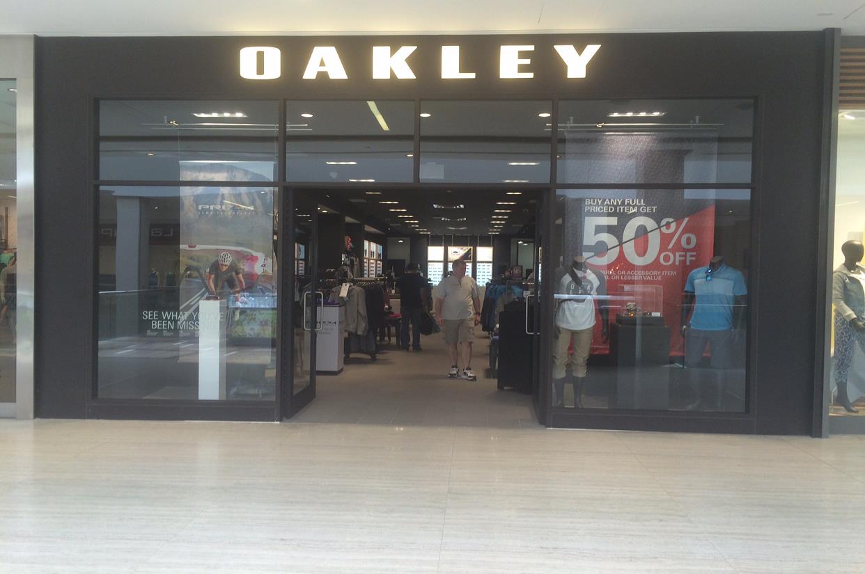 closest oakley store