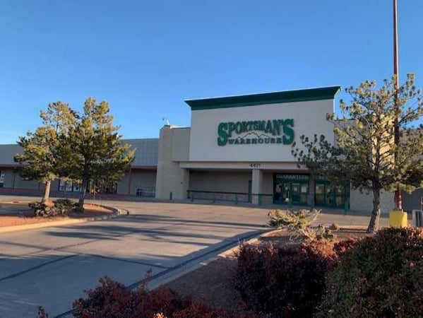 The front entrance of Sportsman's Warehouse in Show Low