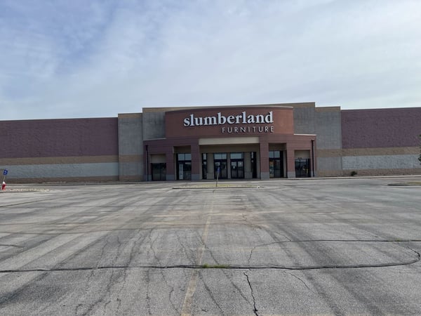 Lincoln Slumberland Furniture parking lot