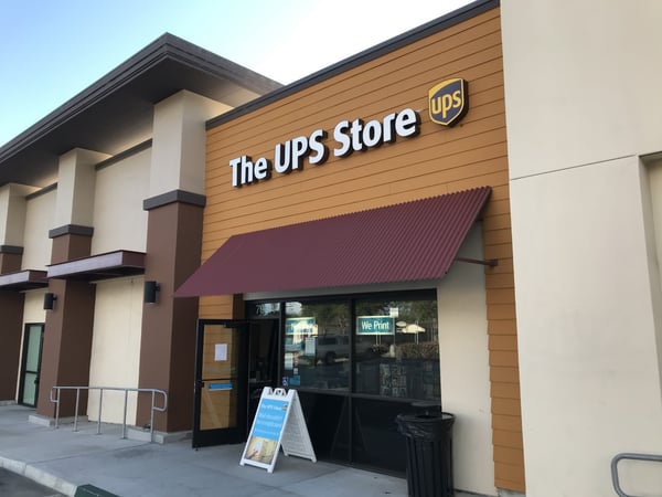 Facade of The UPS Store Foothill Plaza