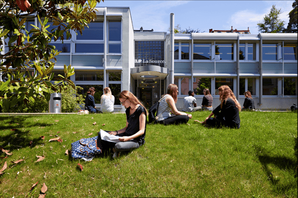 Située au coeur de Lausanne – ville universitaire et culturelle – la Haute Ecole accueille plus de 1’300 étudiant-e-s pré- et postgradué-e-s.