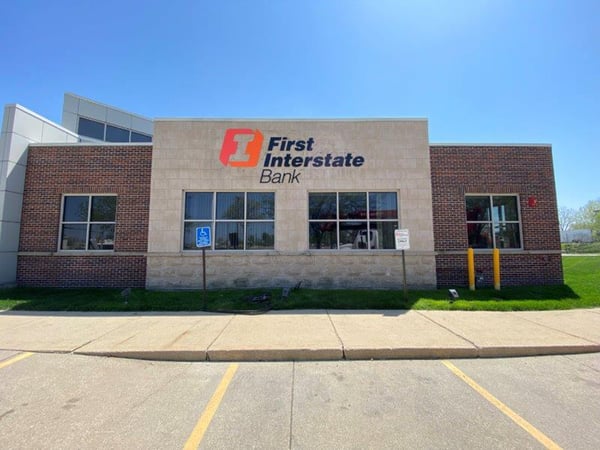Exterior image of First Interstate Bank in Ankeny, IA.