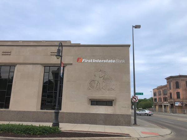 Exterior image of First Interstate Bank in Council Bluffs, IA.
