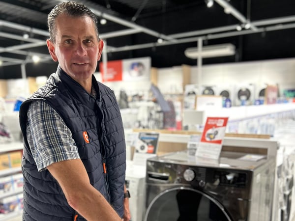 Christophe à la réception au magasin Boulanger La Rochefoucauld.