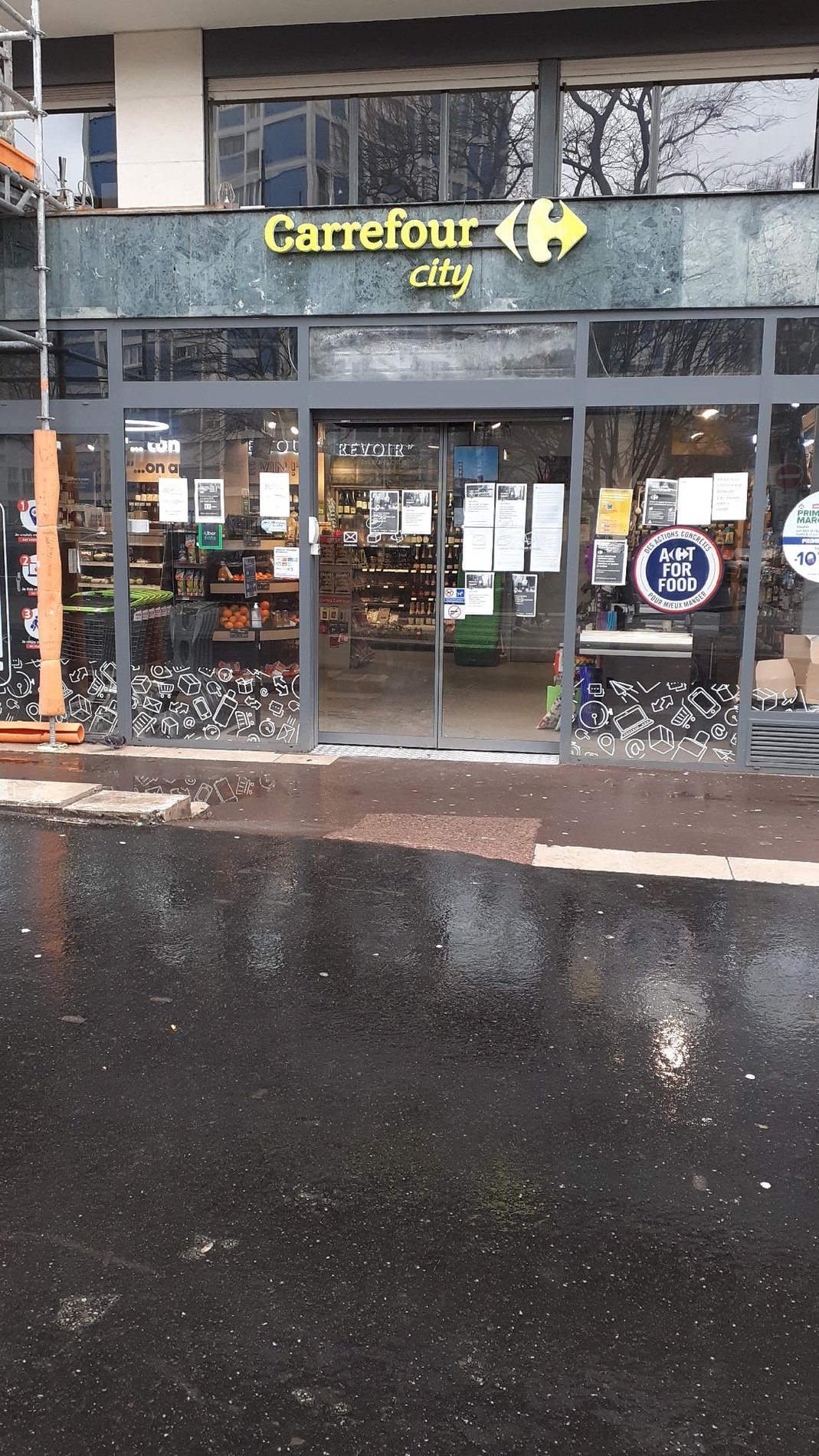 63 Rue Des Cloys Point Relais