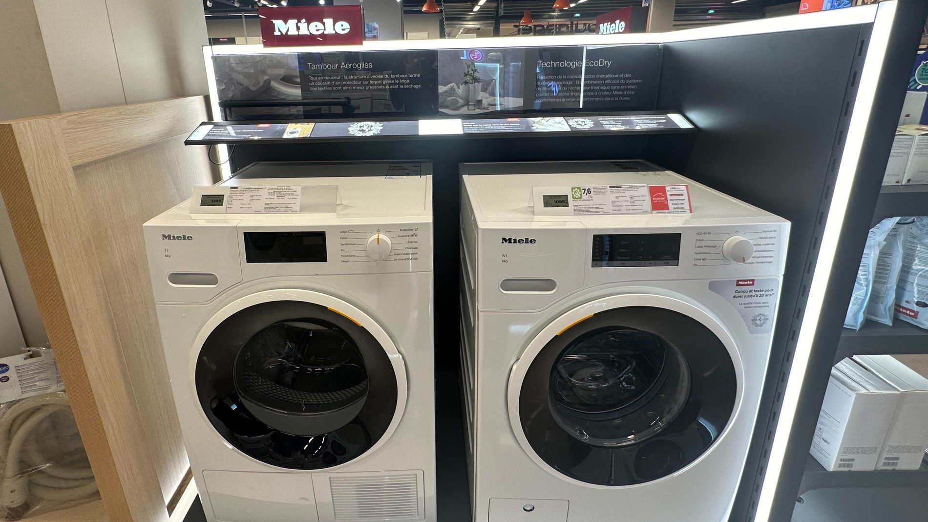 Lave linge, sèche linge Miele.